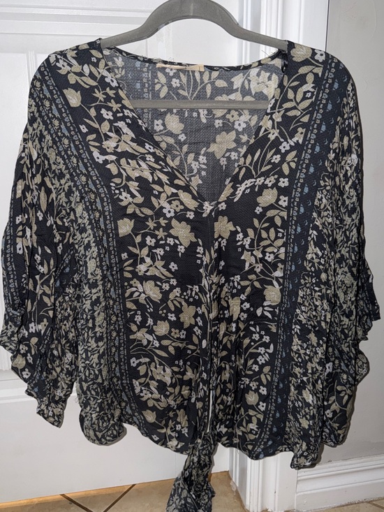 lovestitch Tops - Womens  Floral Tie-Front V-Neck Blouse
